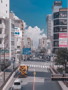日本动漫新番封面，热血少年动漫风格的精彩对决场景海报