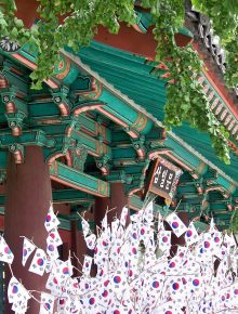 韩剧浪漫爱情剧封面，首尔城市背景下的韩系情感故事海报